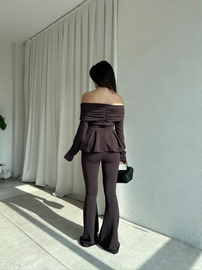 Dviejų dalių kostiumėlis „AURA“ – Rafinuotas siluetas ir retro elegancija