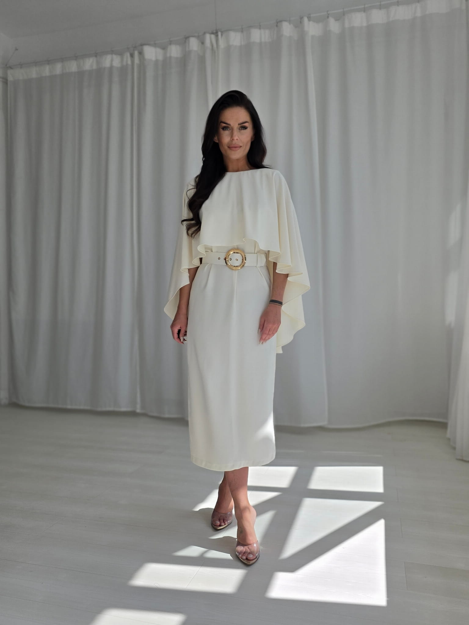 Elegantiška midi suknelė su apsiaustu „DIANA“ – Karališkas rafinuotumas